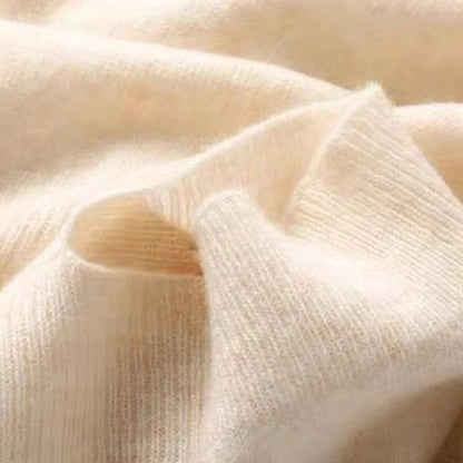 Maja - Wełniany, narzutkowy sweter z rzemieślniczymi akcentami